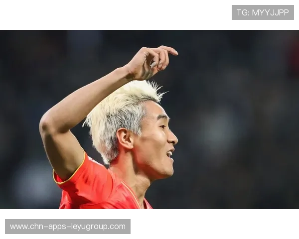 国足锋线球员体能训练效果突出，足球锋线球员